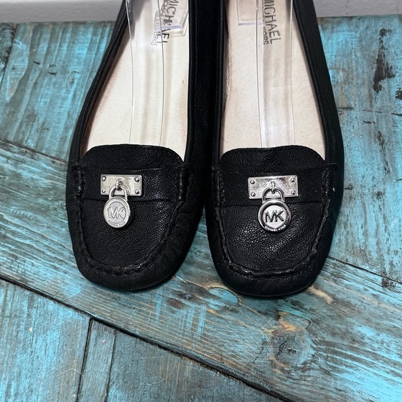 Michael Kors Women's HAMILTON MK Padlock Loafer Size 7 - Picture 3 of 14